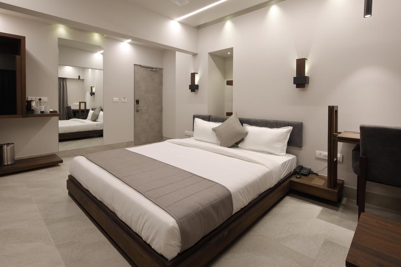 Hotel Carrefour Ahmedabad Luaran gambar