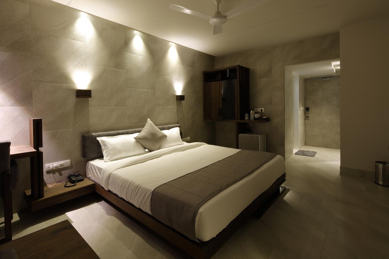 Hotel Carrefour Ahmedabad Luaran gambar
