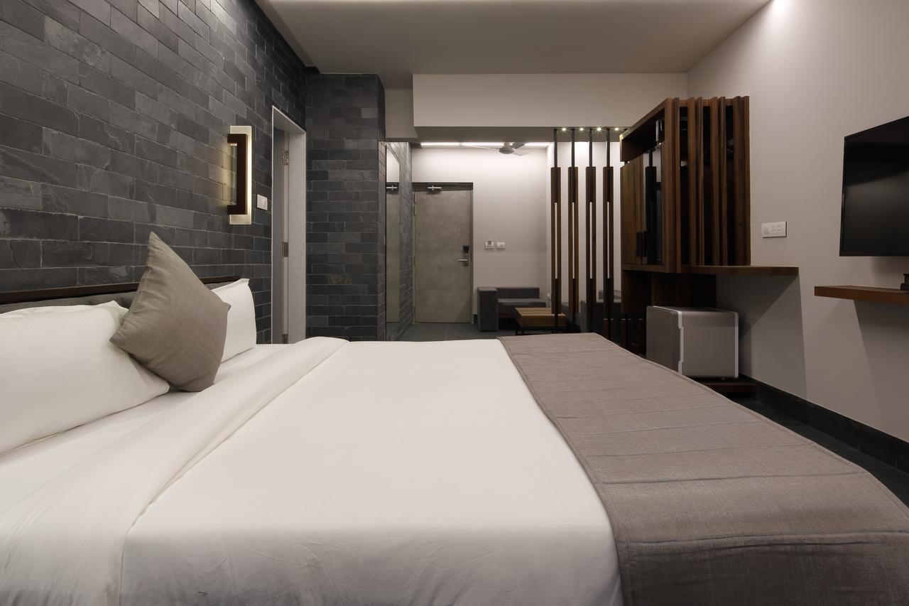 Hotel Carrefour Ahmedabad Luaran gambar