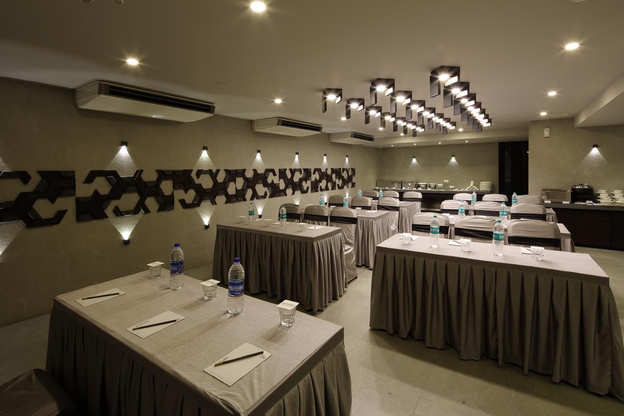 Hotel Carrefour Ahmedabad Luaran gambar